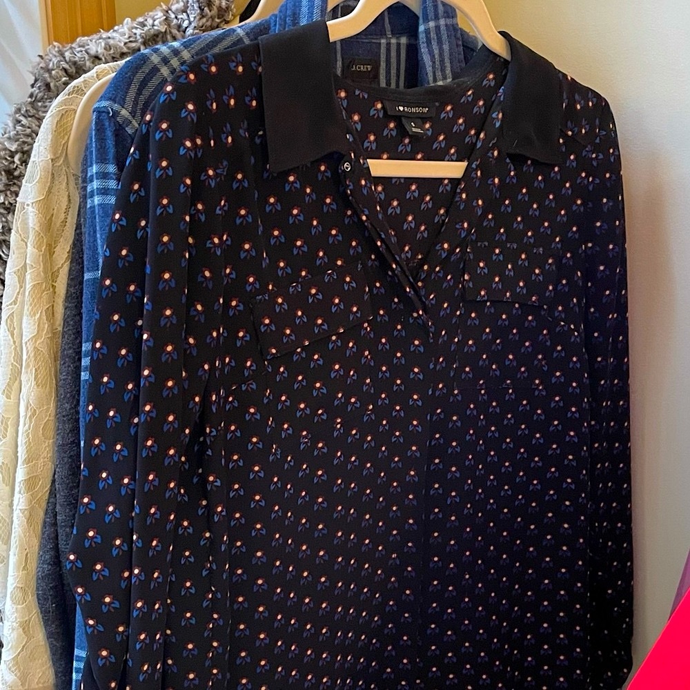 Women’s floral blouse • Size small